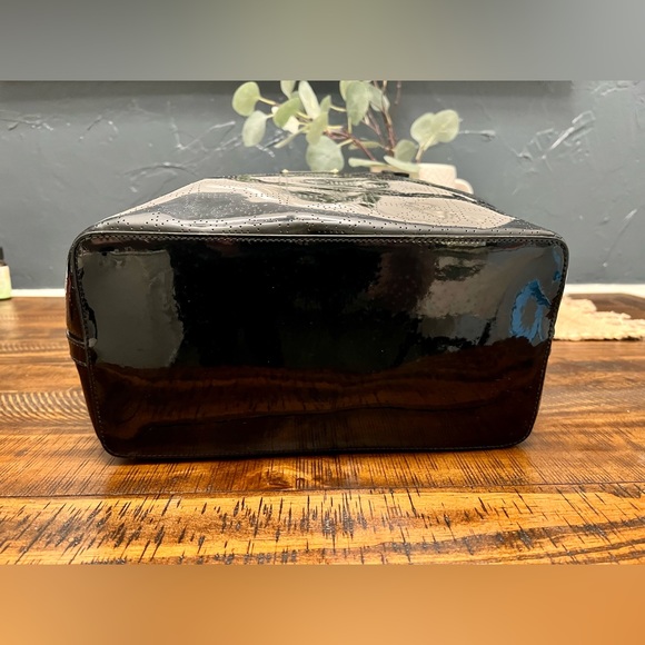 Kate Spade New York Tote perforated spade flower pattern Authentic - Picture 8 of 12